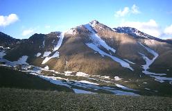 Den ukendte top ved Sabalan Kouh set fra gratryggen ovenfor Alvarez pisteski.