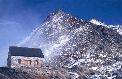 Bordierhütte ligger for foden af Klein Bigerhorn