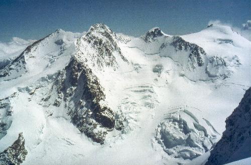 Nordend, Dufourspitze, Zumsteinspitze og Signalkuppe set fra Liskamm vesttop (4479m) den 14.08.84
