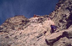 Solvayhütte på toppen af Untere Moseleyplatte under bestigning af Hörnligrat
