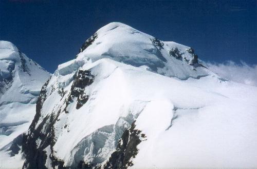 Toppen af Pollux set fra 2. fortop på Pollux N-grat (3660m) den 10.07.90