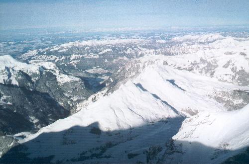 Lauberhorn med Männlichen bagved og Interlaken i baggrunden set fra Eigerwand (2866m) den 27.12.01