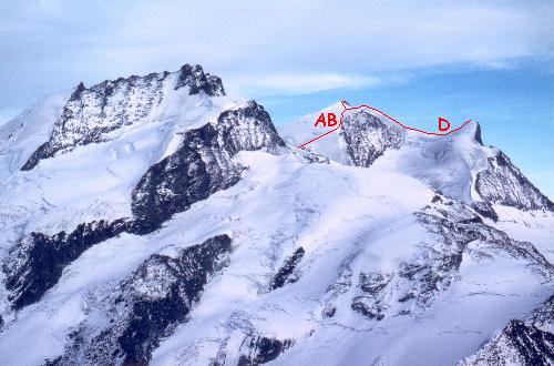 Strahlhorn, flankeret af Rimpfischhorn og Adlerhorn, set fra Oberrothorn