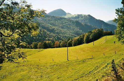 Hasenmatt set fra vejen mellem Moutier og Weissenstein; foto © Naturfreundesektion Rüti-Tann-Bubikon