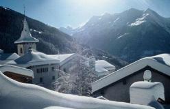 Saint-Luc, i baggrunden Val de Zinal med Corne de Sorebois og Garde de Bordon