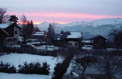 Vercorin ligger på en bred terrasse, med vid udsigt ud over Rhônedalen